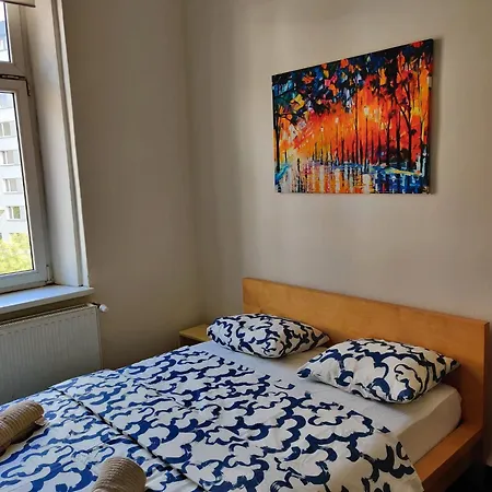 아파트 Comfortable 2 Bedroom Flat Free Parking Shared Kitchen