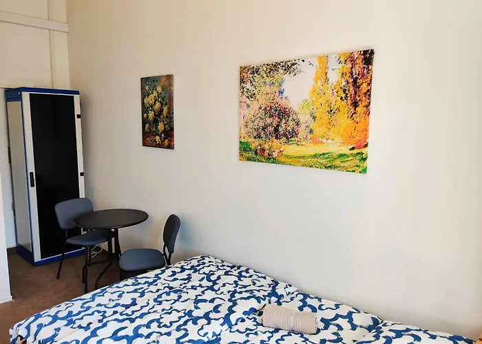 Comfortable 2 Bedroom Flat Free Parking Shared Kitchen * 프라하