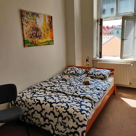Comfortable 2 Bedroom Flat Free Parking Shared Kitchen