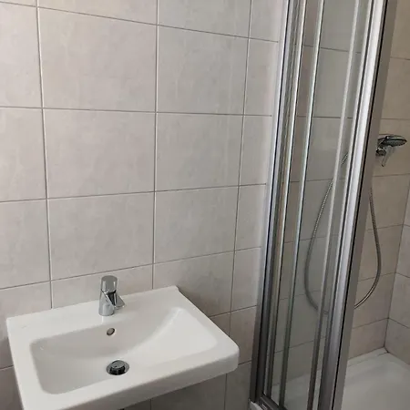 Appartamento Comfortable 2 Bedroom Flat Free Parking Shared Kitchen