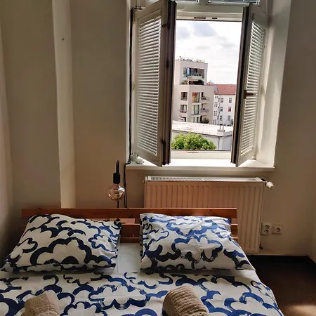 Comfortable 2 Bedroom Flat Free Parking Shared Kitchen * Praga