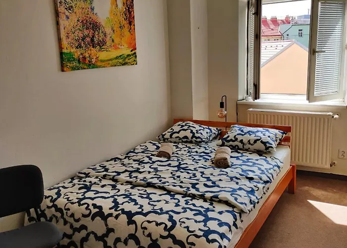 Comfortable 2 Bedroom Flat Free Parking Shared Kitchen