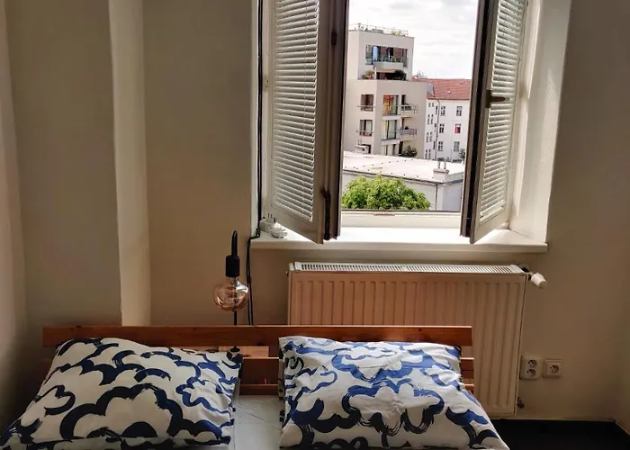 Comfortable 2 Bedroom Flat Free Parking Shared Kitchen * פראג