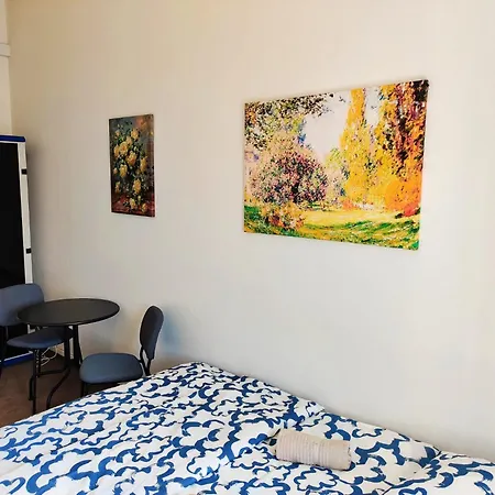 Comfortable 2 Bedroom Flat Free Parking Shared Kitchen * 布拉格